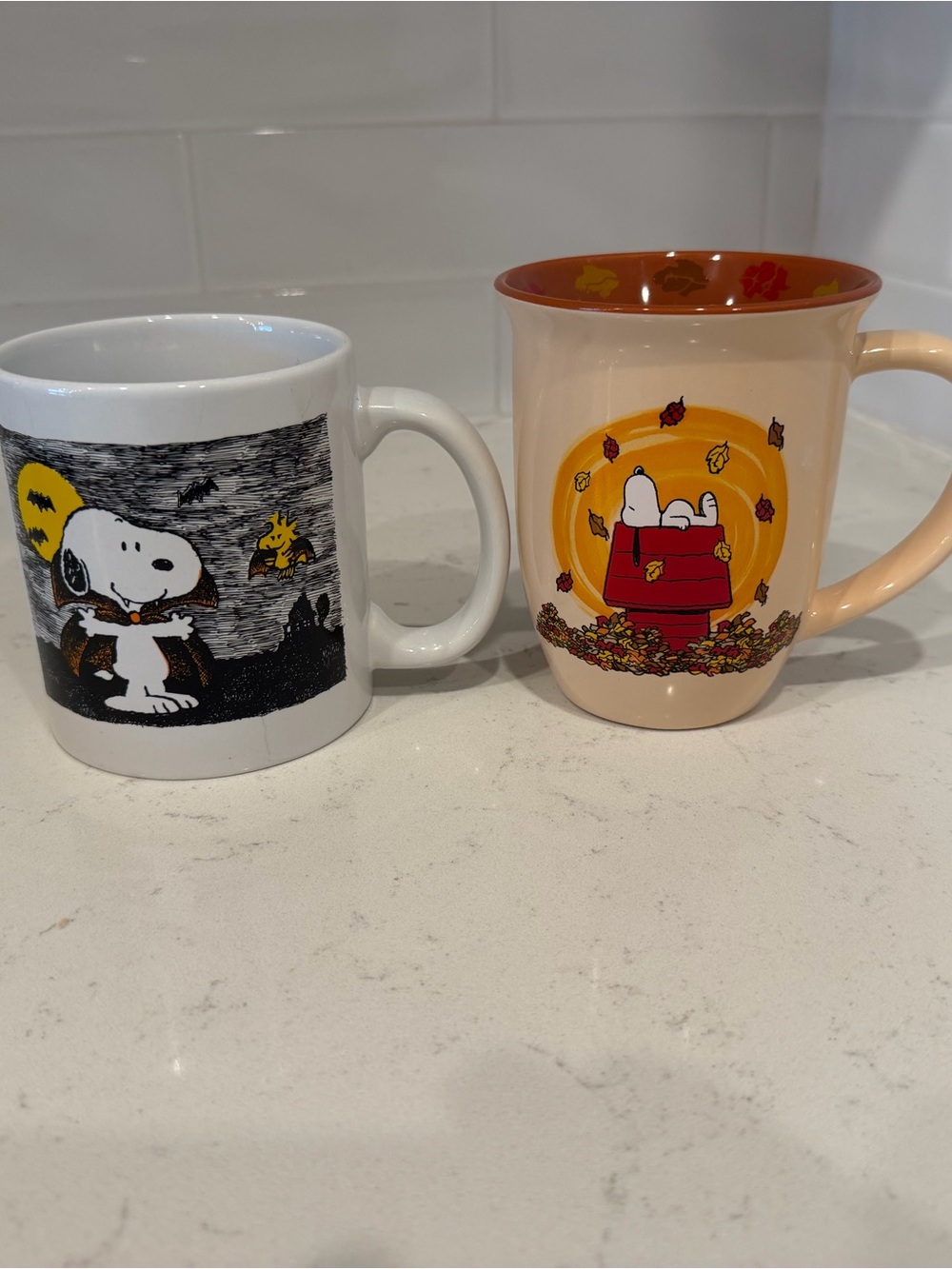 2 peanuts fall & vampire Snoopy cups